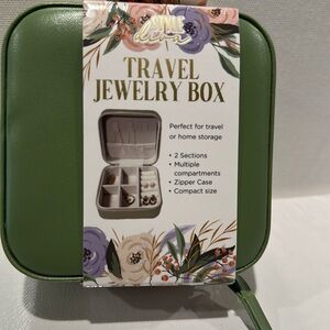 NWT Style Diva Travel Jewelry Box with multiple compartments and zipper closure.
